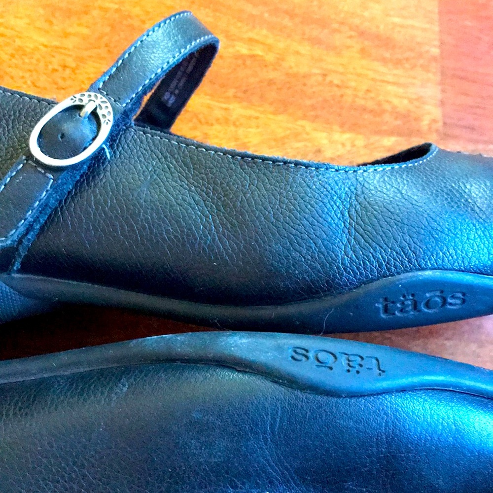 Taos Ta Dah Mary Janes size 41